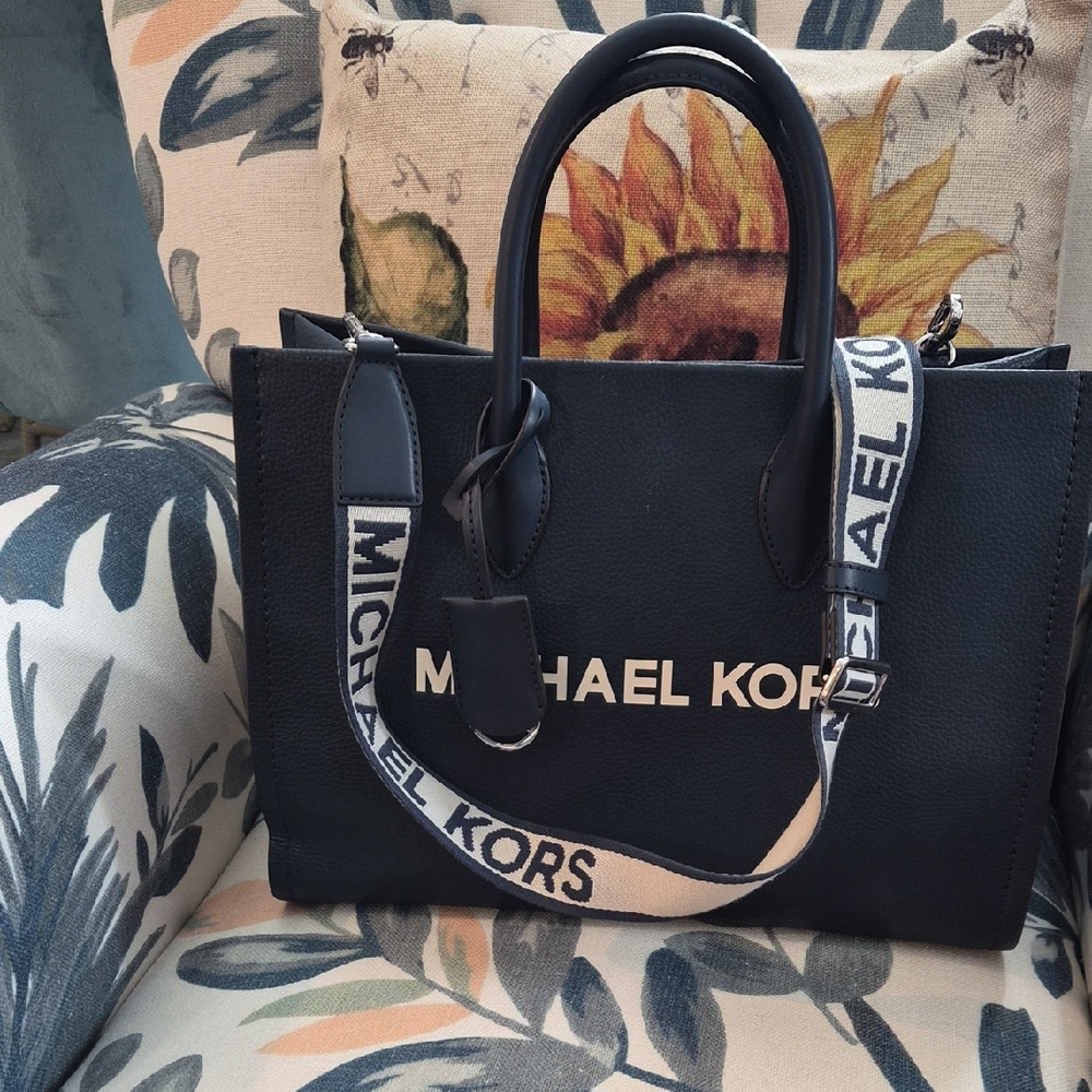 Pre-owned Michael Kors Navy Mirella Pebble Leather Meduim Tote w/Logo Strap- EUC